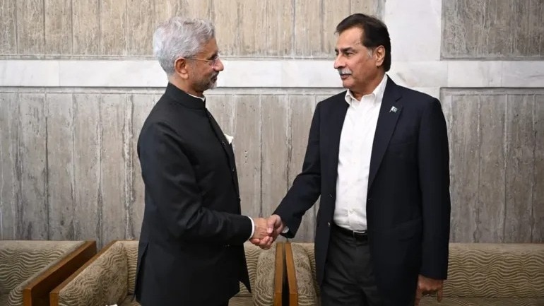 जयशंकर से मुलाकात पर क्या बोले पाकिस्तानी संसद के स्पीकर (Photo: X)