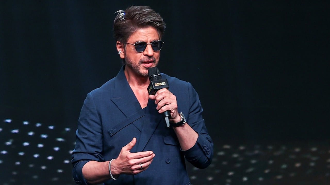 एआर रहमान के सांप्रदायिक विवाद के बीच शाहरुख खान ने दिया एकता का मंत्र एआर रहमान के सांप्रदायिक विवाद के बीच शाहरुख खान ने दिया एकता का मंत्र