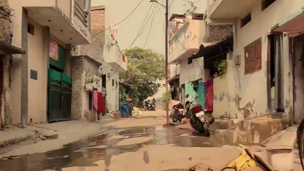 भागीरथपुरा के घरों में प्रयोग हो रहे पानी में मिले कीड़े. (Photo: Screengrab)