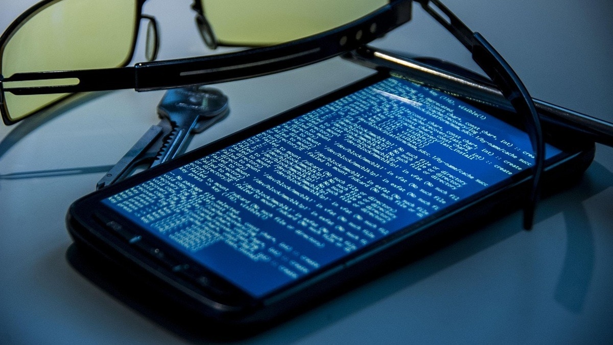 smartphone hacked Pixabay 