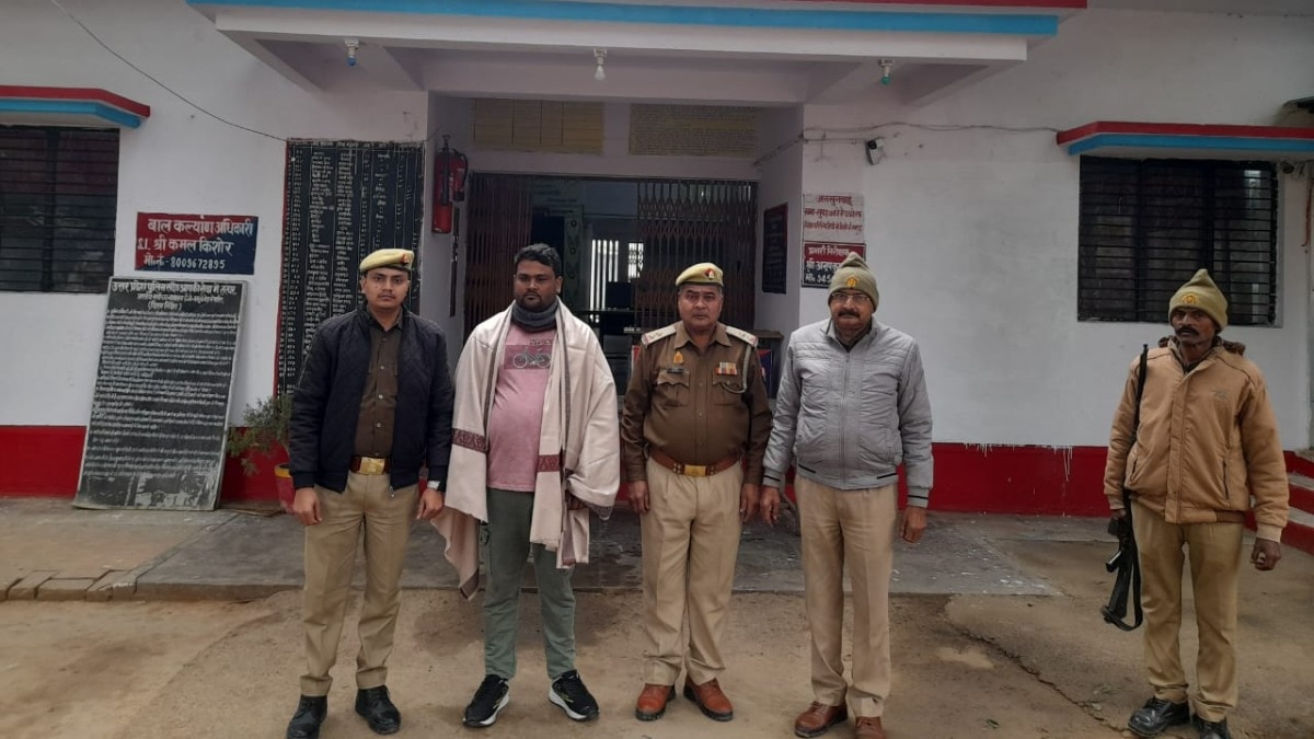 पुलिस की गिरफ्त में आरोपी.(Photo: Siddhartha Gupta/ITG)