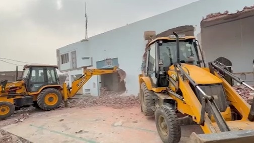 सलेमपुर सलार के बाद राया बुजुर्ग में कार्रवाई.(Photo: Screengrab)