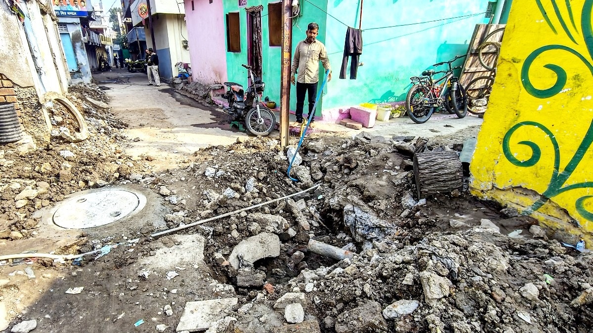 भ्रष्टाचार ने पिलाया गंदा पानी.(PHOTO:PTI)