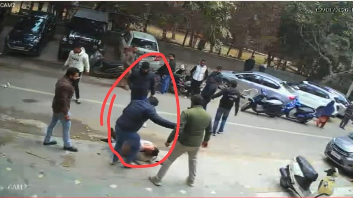 Father and son brutally beaten on street by goons