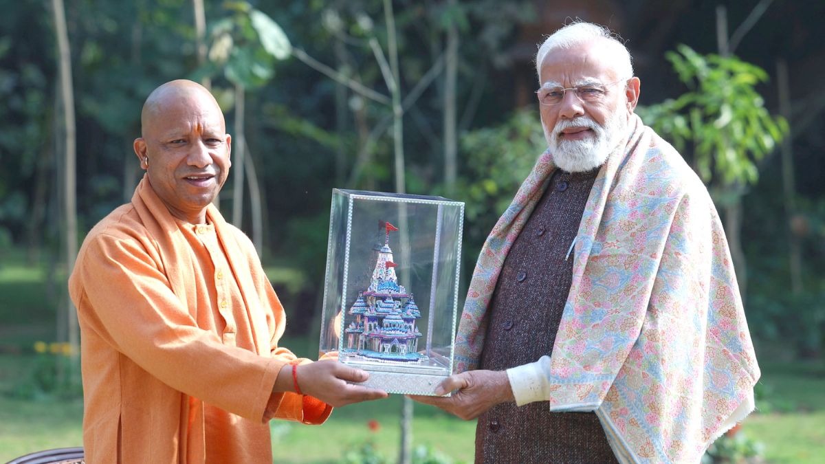 yogi adityanath replica narendra modi