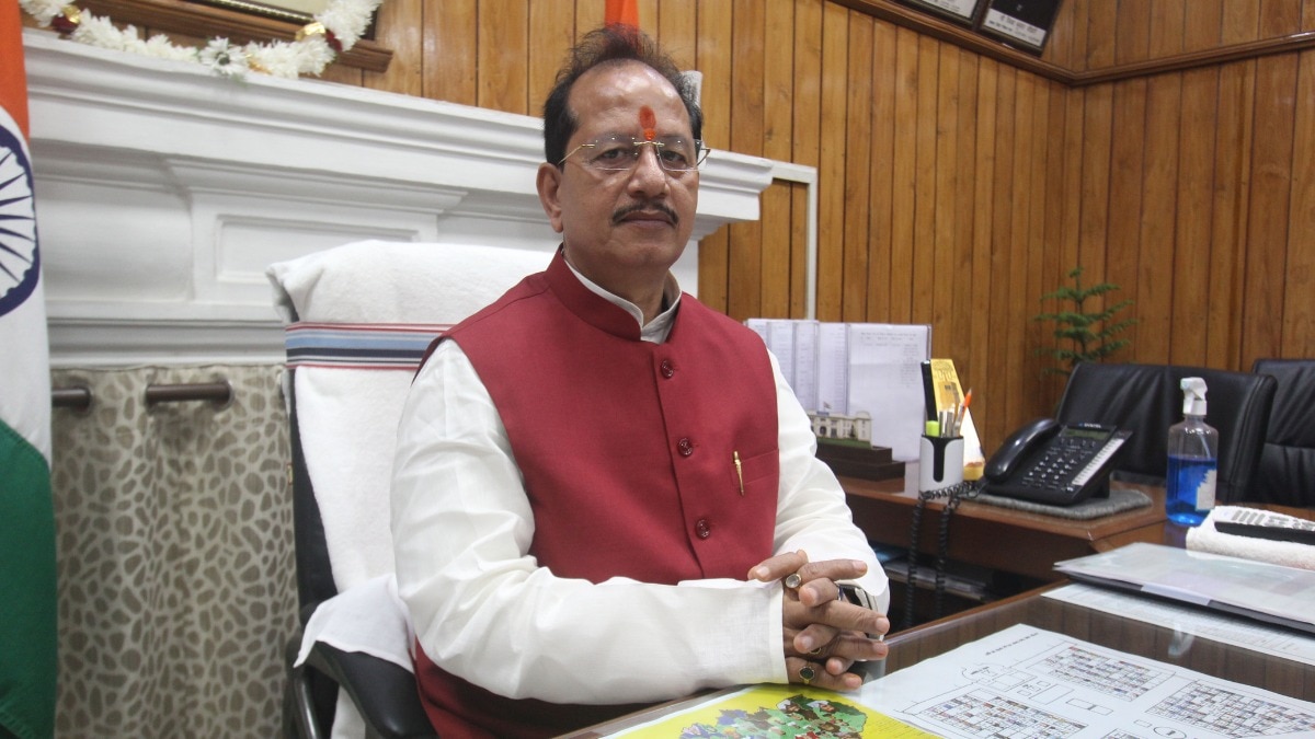 जनसुनवाई के मंच से शादी की बात करते नज़र आए डिप्टी सीएम विजय कुमार सिन्हा (Photo: ITG/ Ranjan Rahi)