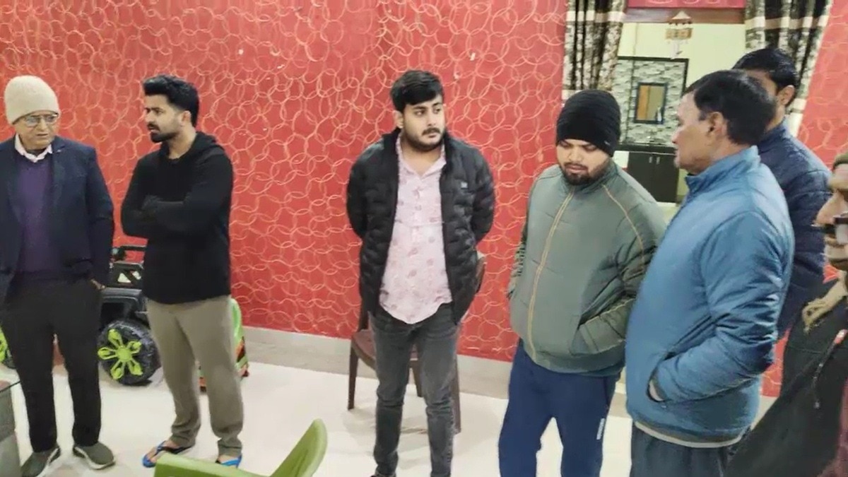 गोरखपुर में रिटायर्ड लेखपाल के घर से 84 लाख की लूटपाट.  (Photo: Screengrab)