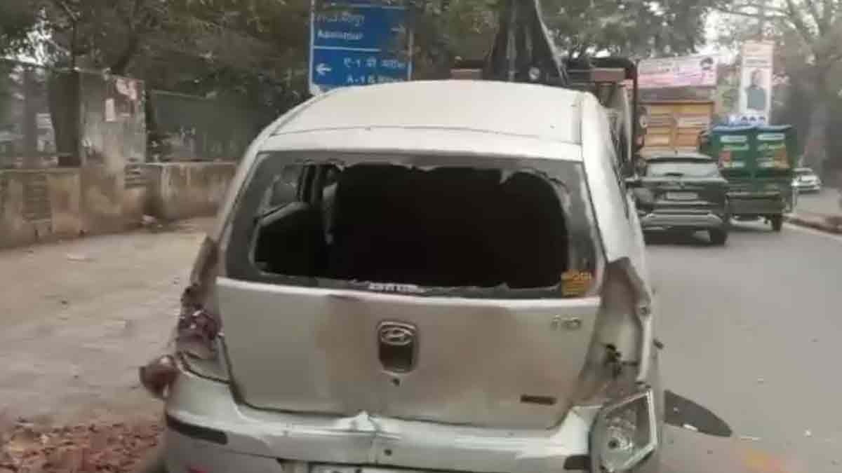 गो-तस्करी के शक में दो युवकों की पिटाई (Photo: Screengrab)