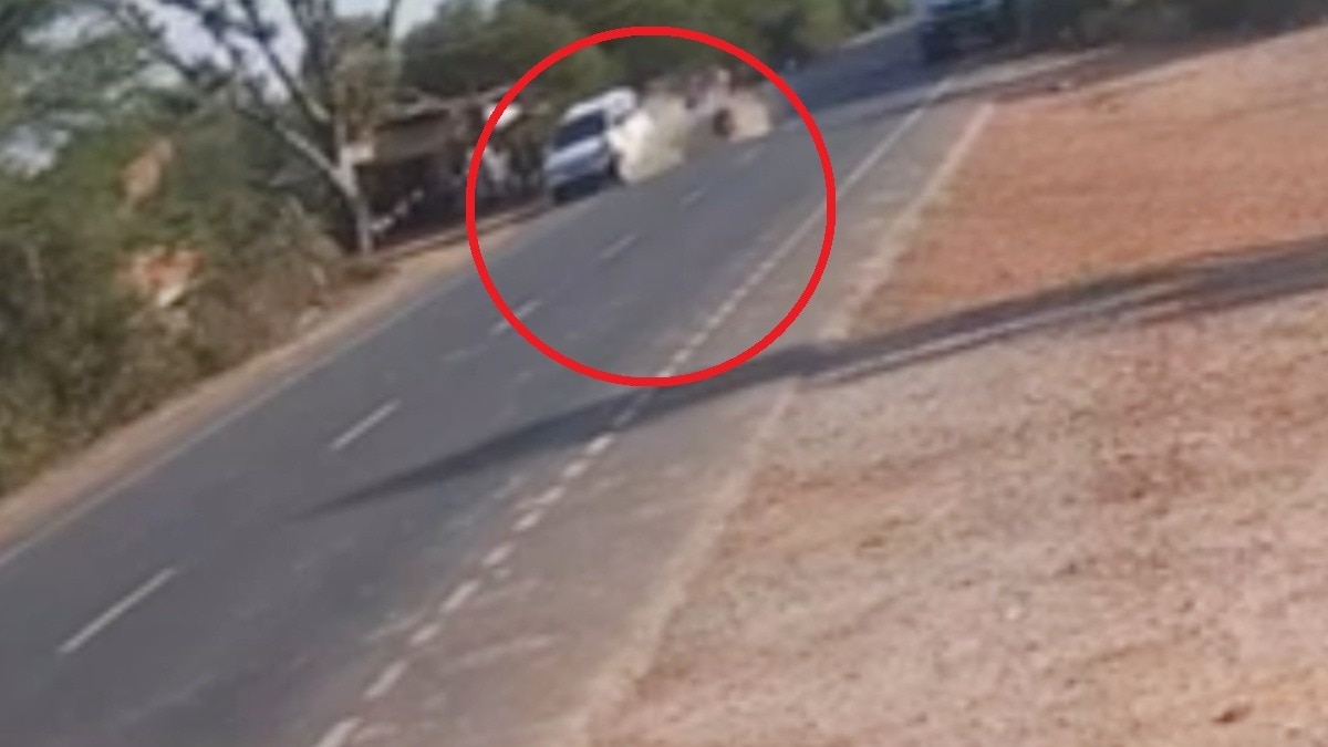 CCTV में दिखी कार, पुलिस के कागजों में आई बाइक.(Photo:Screengrab)