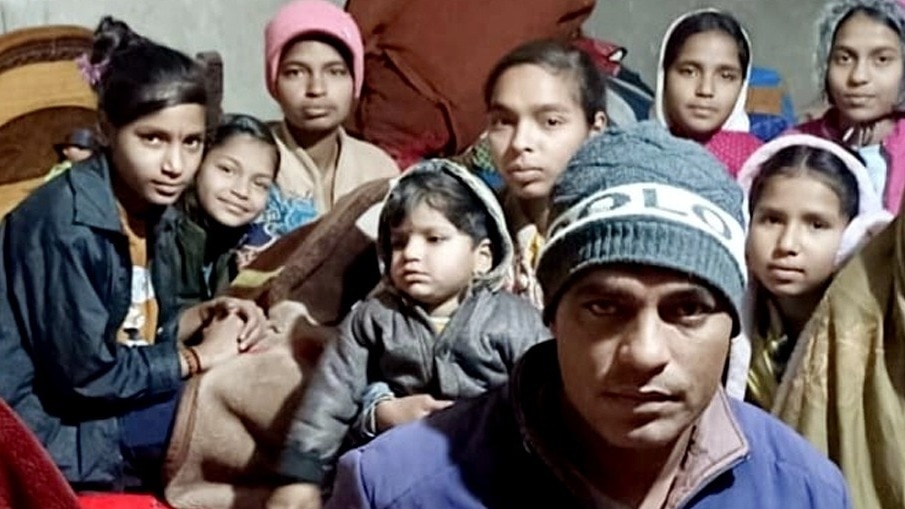 अपने पूरे परिवार के साथ हरियाणा के सुनीता और संजय (Photo:ITG)