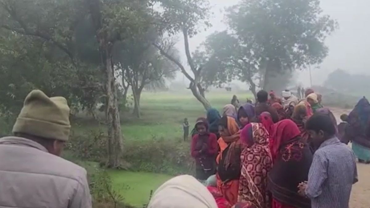 घने कोहरे के बीच नाले में गिरा शख्स. (Photo: Screengrab)