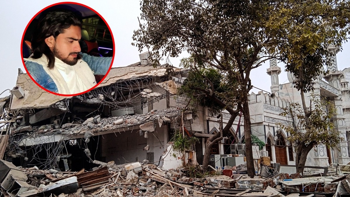 दिल्ली के फैज़-ए-इलाही मस्जिद के पास अवैध निर्माण हटाया गया, लाल घेरे में भड़काने वाला युवक (Photo: ITG)