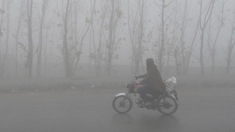 उत्तर प्रदेश और बिहार में अचानक इतनी क्यों बढ़ रही है ठंड? जानिए वजह उत्तर प्रदेश और बिहार में अचानक इतनी क्यों बढ़ रही है ठंड? जानिए वजह