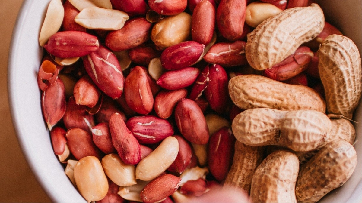 सर्दियों में मूंगफली खाने के फायदे (Photo-Pixabay)