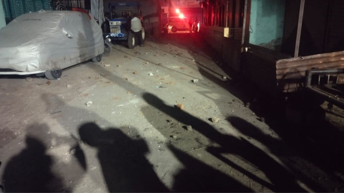 stone pelting in tapi