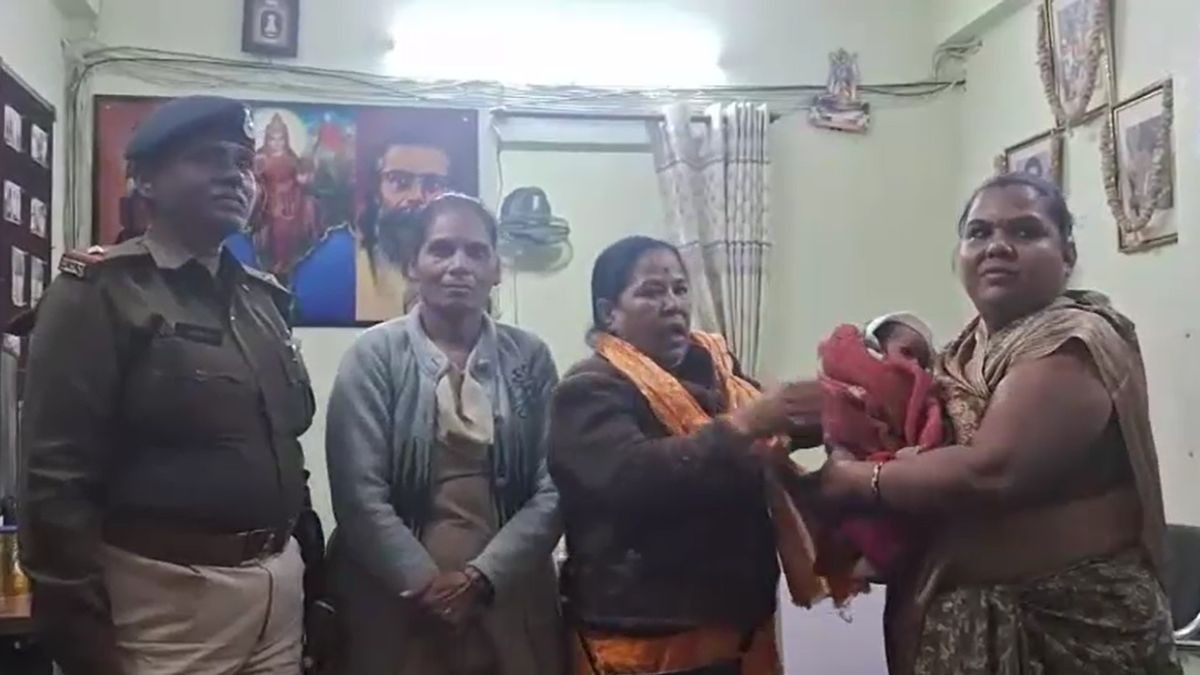 झोले में मिली 7 दिन की नवजात बच्ची. (Photo: Screengrab)