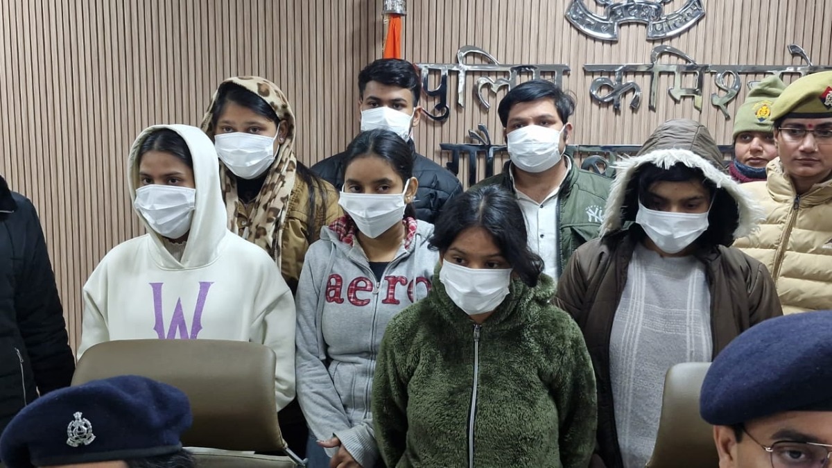 पुलिस की गिरफ्त में आरोपी. (Photo: Arun Tyagi/ITG)