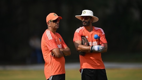 Former India's head coach Rahul Dravid (L) and batting coach Vikram Rathour in frame. (Getty)