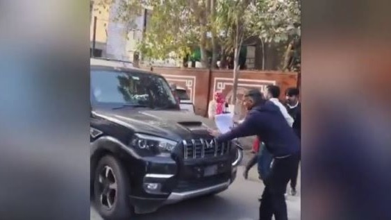 भीलवाड़ा में घरवालों ने बेटी को किया अगवा (Photo: Screengrab)