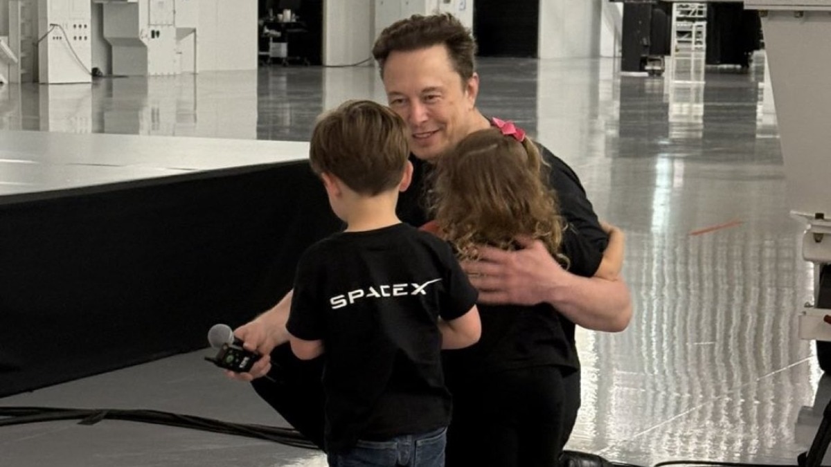 Elon Musk with his son, Strider Sekhar (named after Aragorn & great Indian physicist Chandrasekhar) and daughter, Comet Azure