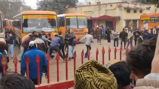 घटना का वीडियो वायरल.(Photo: Screengrab)