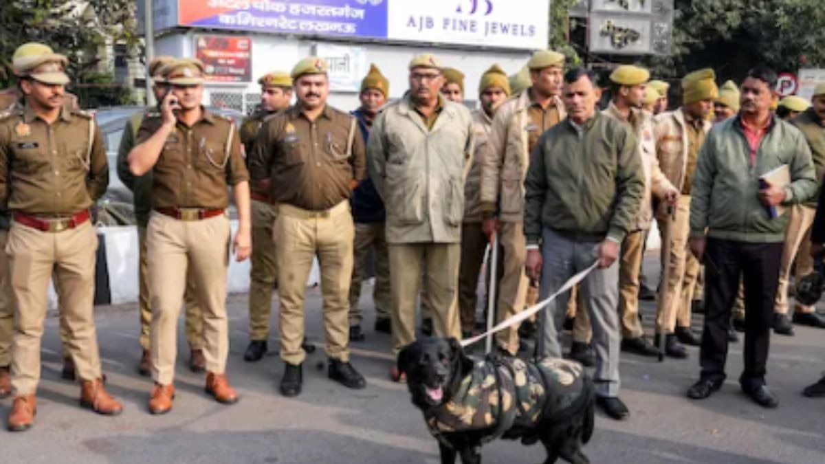 यूपी पुलिस कांस्टेबल भर्ती के लिए 32,679 पदों पर आवेदन शुरू. (Photo: PTI)