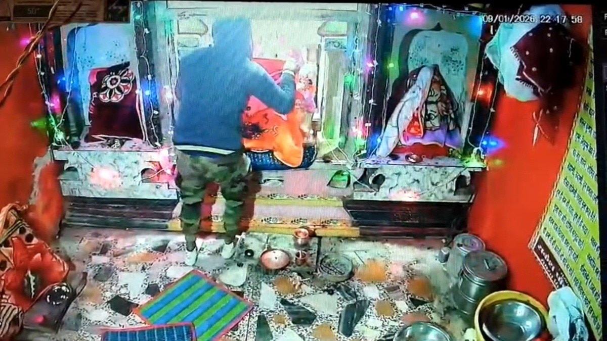 चोर ने मंदिर में चोरी करने के बाद मांगी माफी. (Photo: Ajay Jha/ITG)