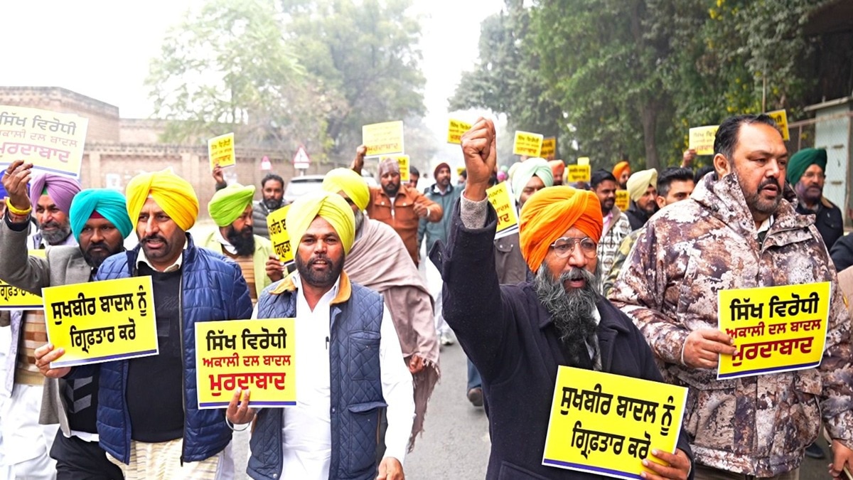 Punjab AAP Gheroed BJP and Congress Leaders Residence Accusing them of sacriledge of Sikh Gurus