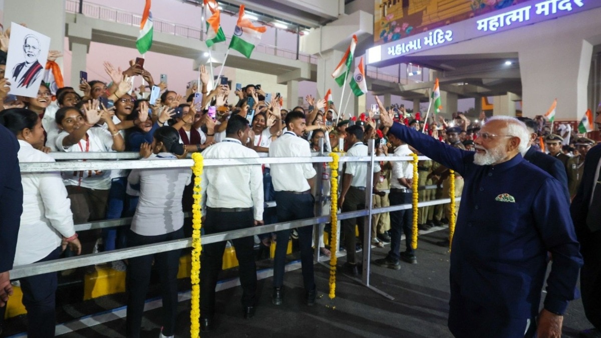 pm modi in gandhinagar