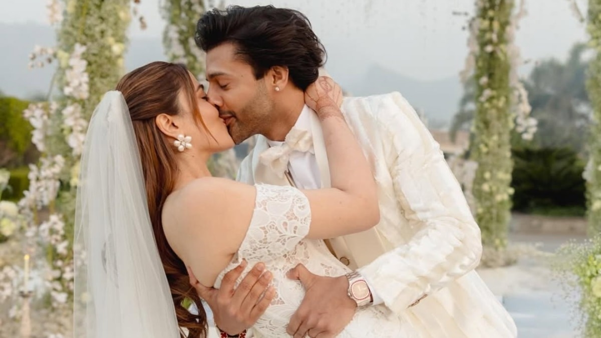 nupur sanon stebin ben wedding first photo