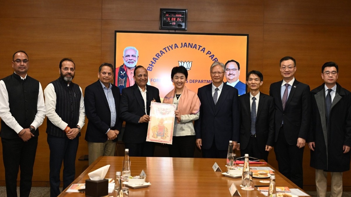 बीजेपी के हेडक्वार्टर पहुंचे सीपीसी के सदस्य