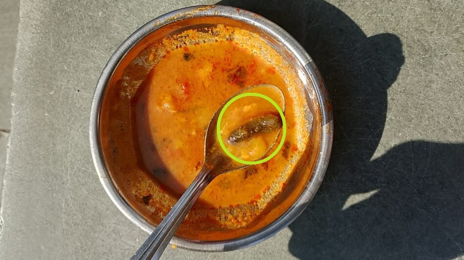 Khandwa Hostel Row : Girls Protest Over Worms in Food Khandwa Hostel Row : Girls Protest Over Worms in Food