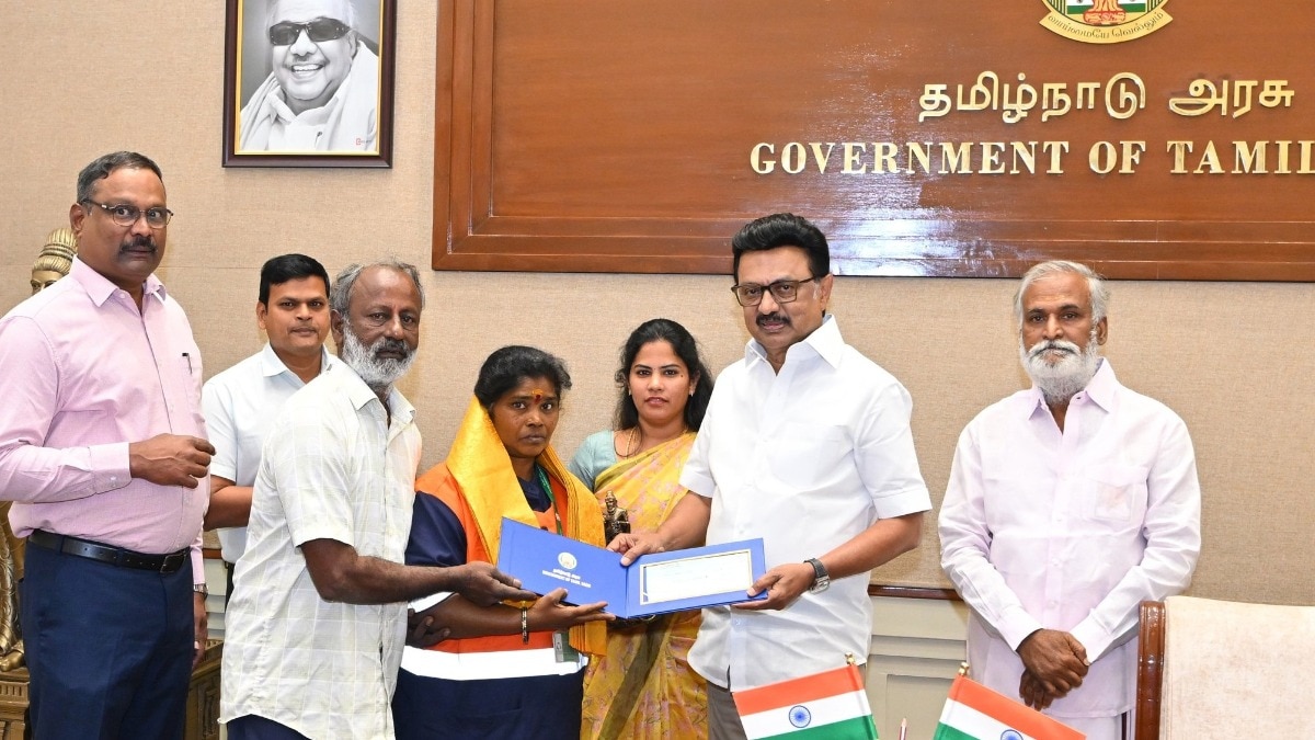 sanitation worker in Chennai returned jewellery