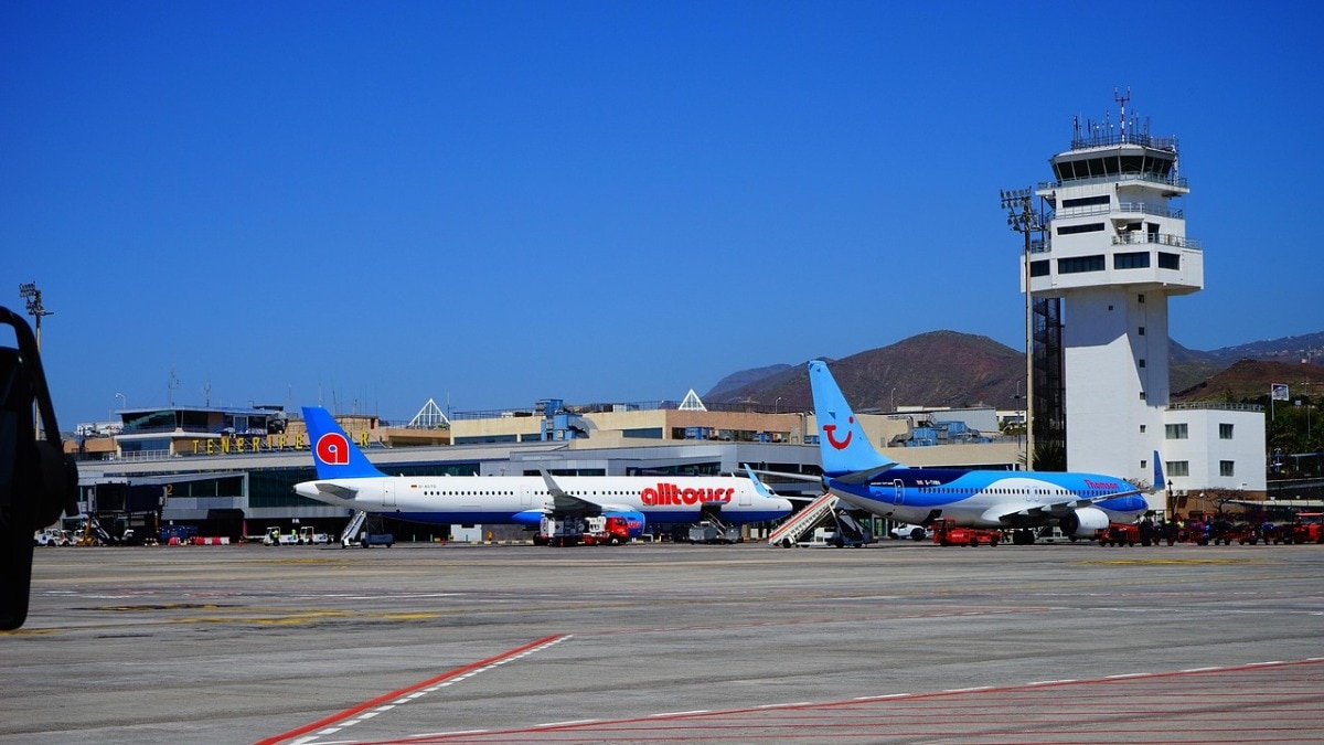 Man tries to board flight with dead bod