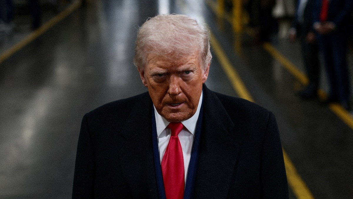 कैमरे में क़ैद हुई ट्रंप की अजीब हरकत