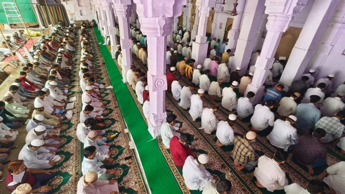 सेना की सफलता के लिए मांगी दुआ.