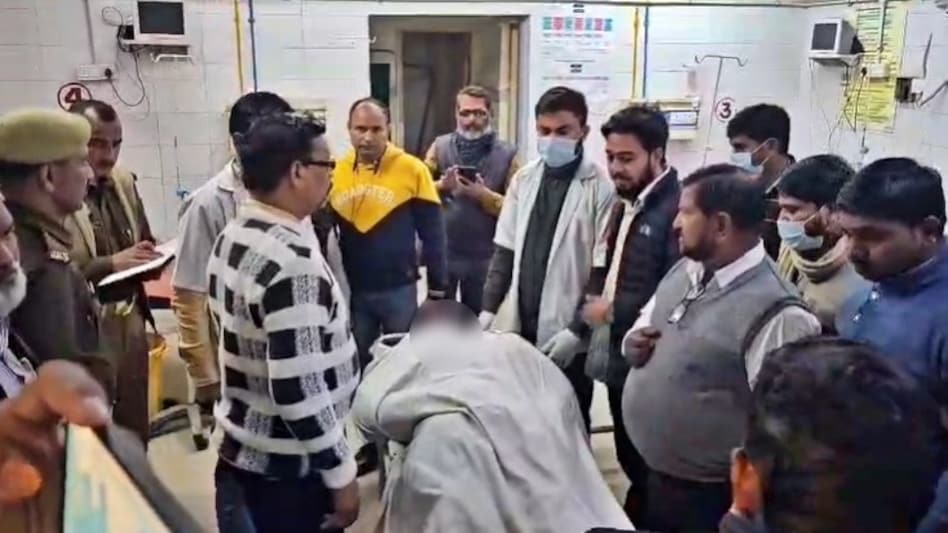 ब्रेकिंग न्यूज़ : चाइनीज मांझे से कटकर डॉक्टर की मौत ब्रेकिंग न्यूज़ : चाइनीज मांझे से कटकर डॉक्टर की मौत