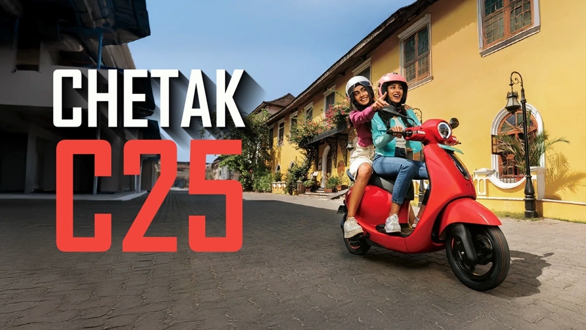 Bajaj Chetak C25 इलेक्ट्रिक स्कूटर में स्मार्टफोन कनेक्टिविटी दी गई है. Photo: Chetak.com