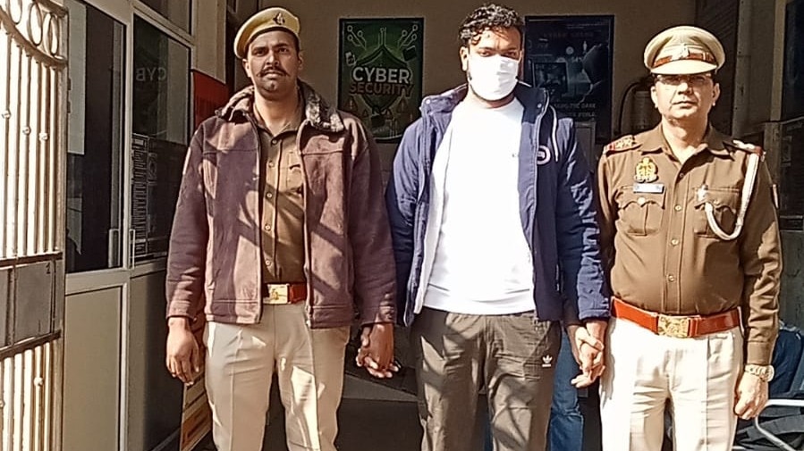 पुलिस की गिरफ्त में आरोपी. (Photo: Bhupender Chaudhary/ITG)