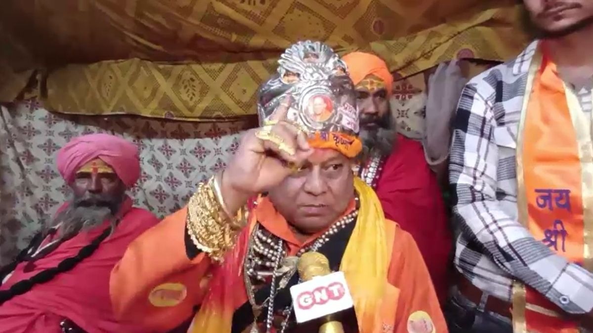 प्रयागराज माघ मेले में पहुंचे गूगल गोल्डन बाबा. (Photo: ITG)