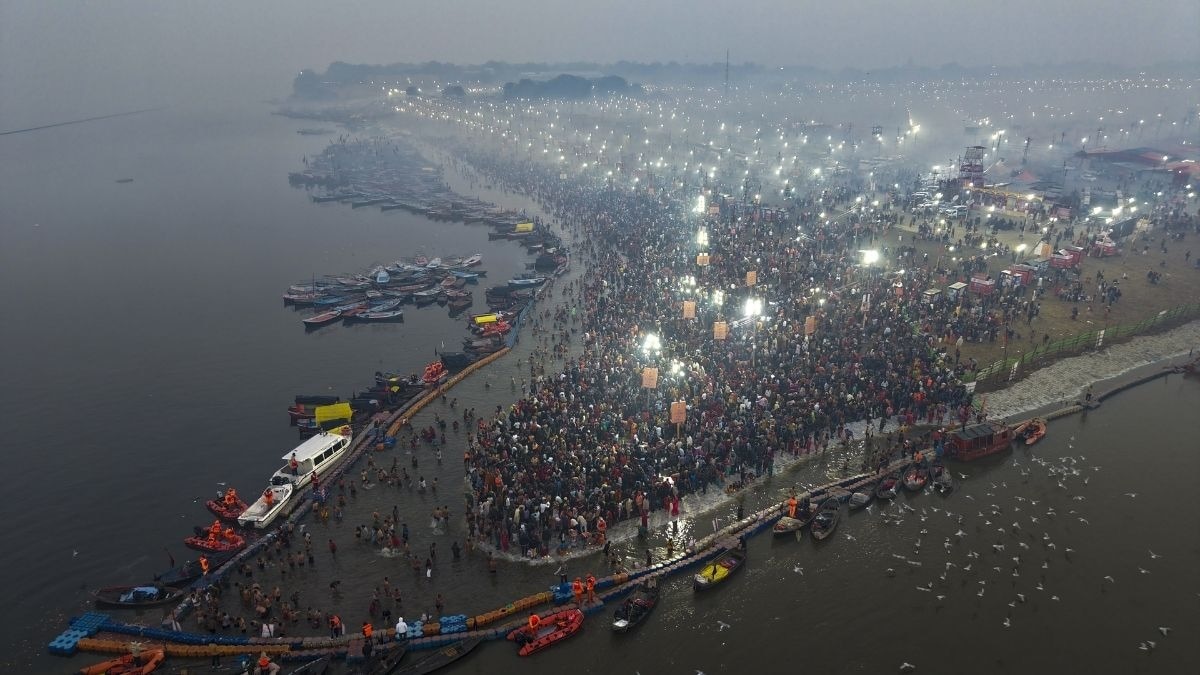 प्रयागराज संगम में 36 लाख से ज्यादा श्रद्धालुओं ने लगाई डुबकी. (Photo: PTI)