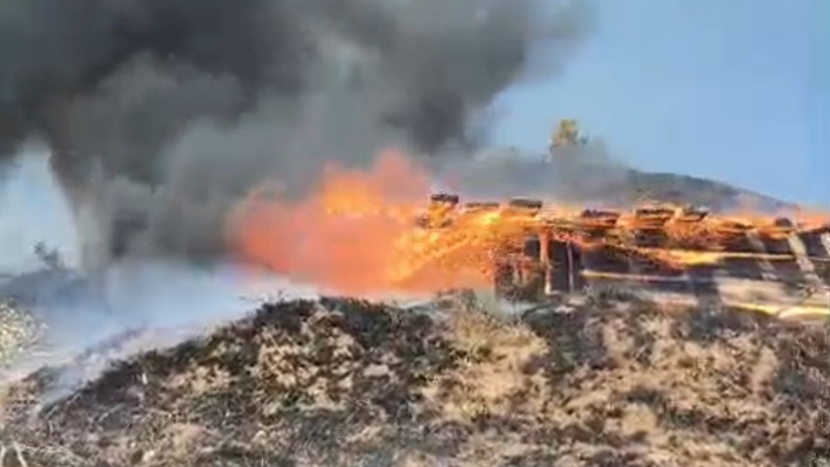 उत्तराखंड के जंगल में लगी आग. (Photo: ITG)