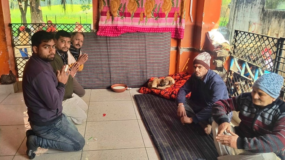 People flocked to temple in Bijnor to see dog (Photo - ITG)