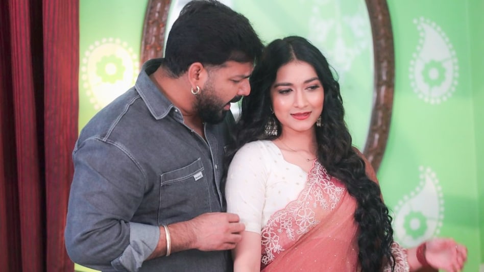 40 की उम्र में तीसरी शादी करेंगे पवन सिंह? तोड़ी चुप्पी, बोले- कार्ड छप गए - pawan singh third marriage with Mahima singh break silence first time tmovb - AajTak