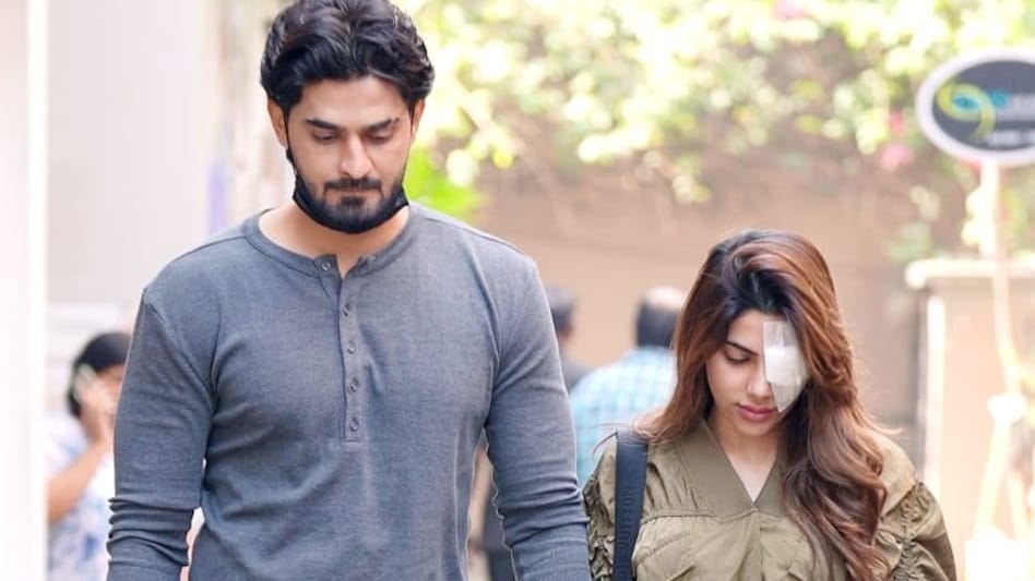 आंख पर पट्टी बांधे दिखीं निक्की तंबोली, फैंस की बढ़ी टेंशन आंख पर पट्टी बांधे दिखीं निक्की तंबोली, फैंस की बढ़ी टेंशन