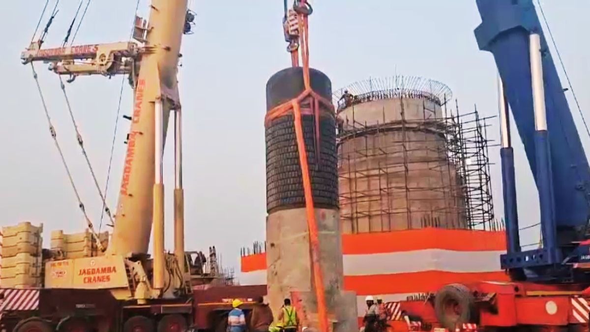 बिहार में आज स्थापित हो रहा विश्व का सबसे बड़ा शिवलिंग. (Photo: ITG)