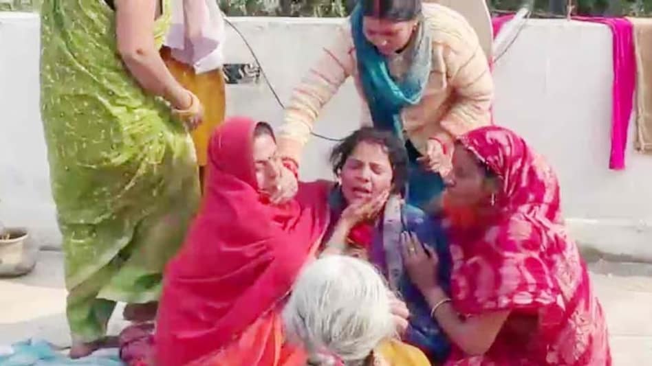 हॉस्टल में नीट छात्रा की संदिग्ध मौत, परिजनों ने अस्पताल और पुलिस पर लगाए गंभीर आरोप हॉस्टल में नीट छात्रा की संदिग्ध मौत, परिजनों ने अस्पताल और पुलिस पर लगाए गंभीर आरोप