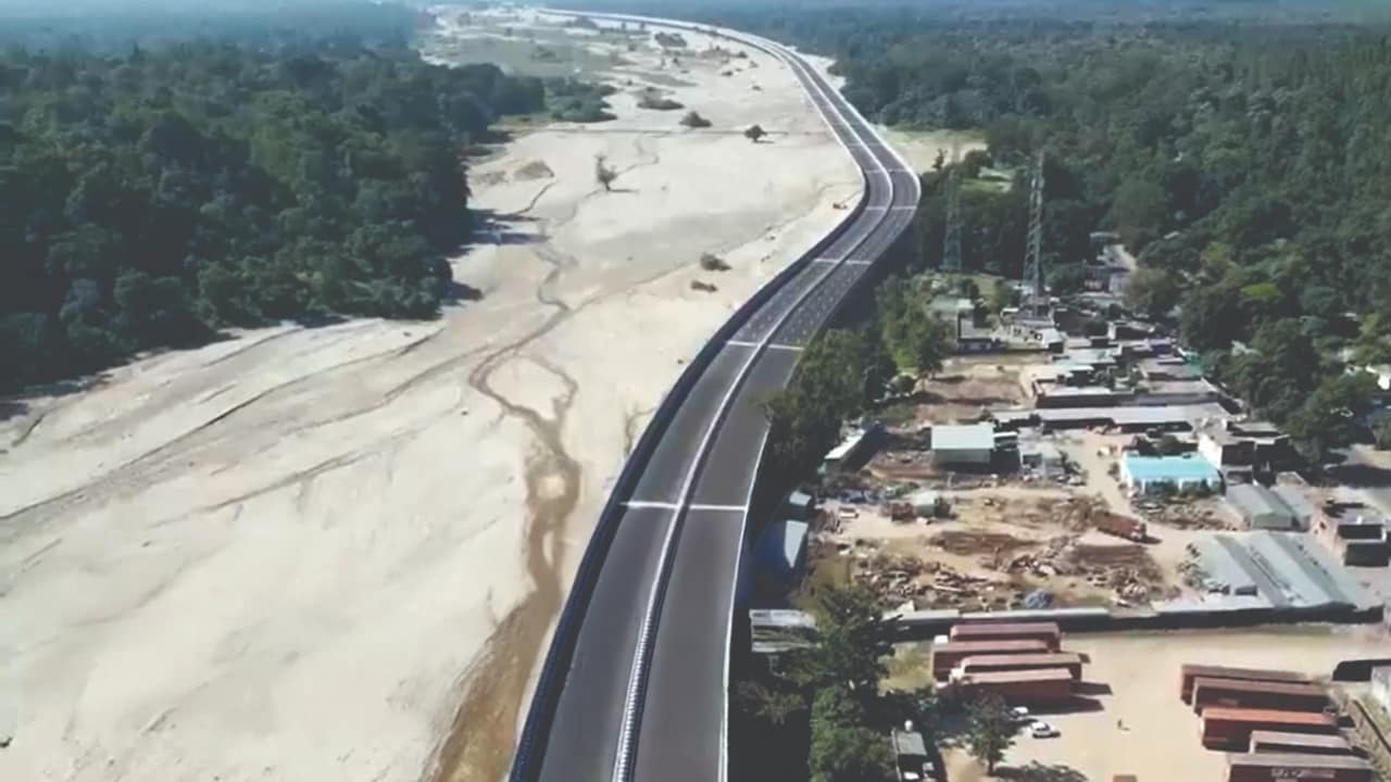 Delhi Dehradun Expressway Opening Date :- अब दिल्ली दूर नहीं, अप्रैल से सिर्फ 2 घंटे में एक्सप्रेसवे पर फर्राटा भरेंगे वाहन, इस दिन से होगा शुरू !