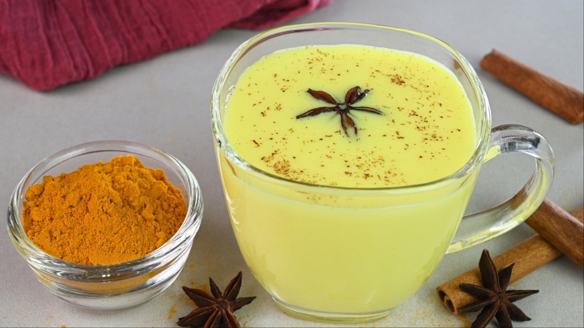 हल्दी वाला दूध पीने से पहले जान लें ये जरूरी बातें (Photo- Getty Image)