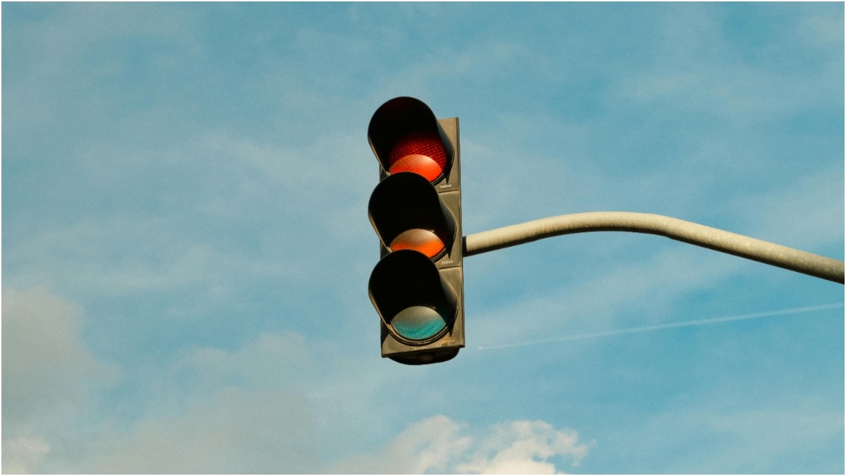 blue-traffic-light-japan-unique-reason-explained-reader-digest